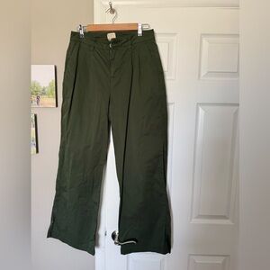 Pact. Boulevard Brushed Twill Wide Leg Trousers
Size M
Forest green